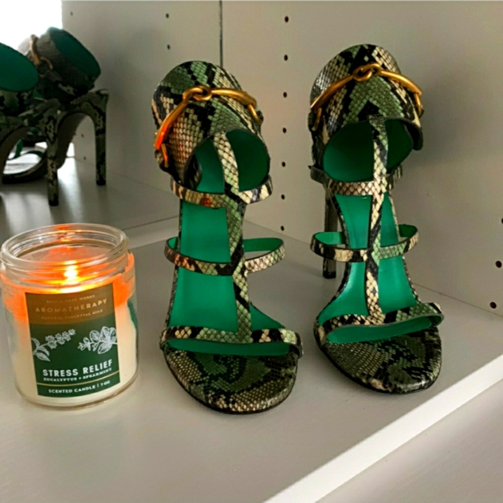Gucci green snakeskin open toe, pre-owned.